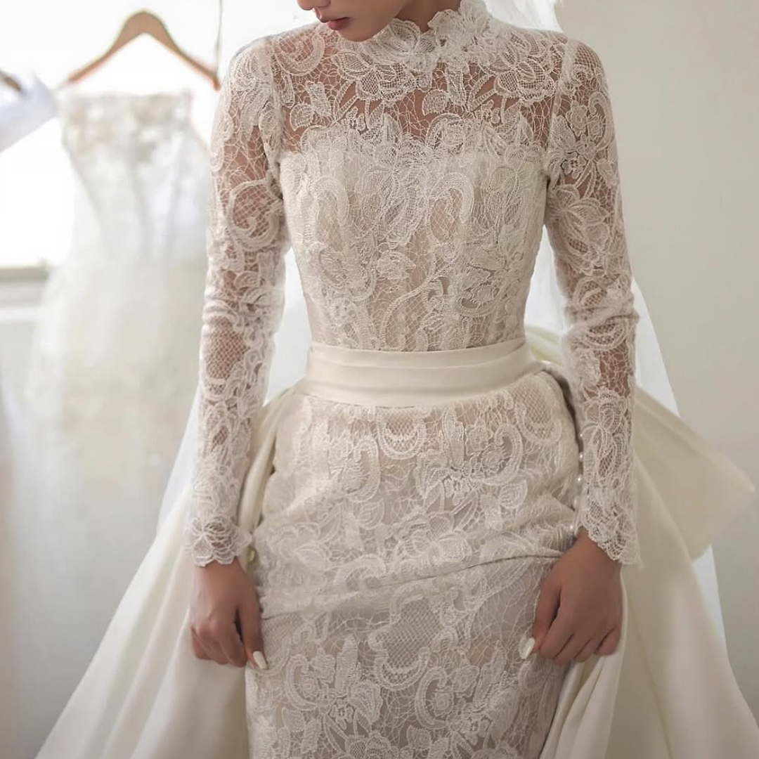 2-in-1 Mermaid Lace Wedding Dress with High Neck & Overskirt | Silque