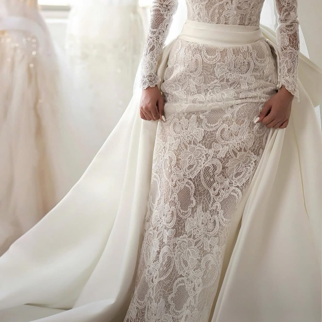 2-in-1 Mermaid Lace Wedding Dress with High Neck & Overskirt | Silque