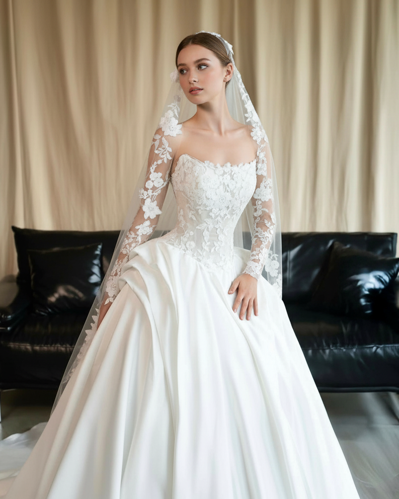 Floral Lace Ball Gown Wedding Dress – Strapless Illusion Bodice, 3D Appliqués & Soft Satin Skirt
