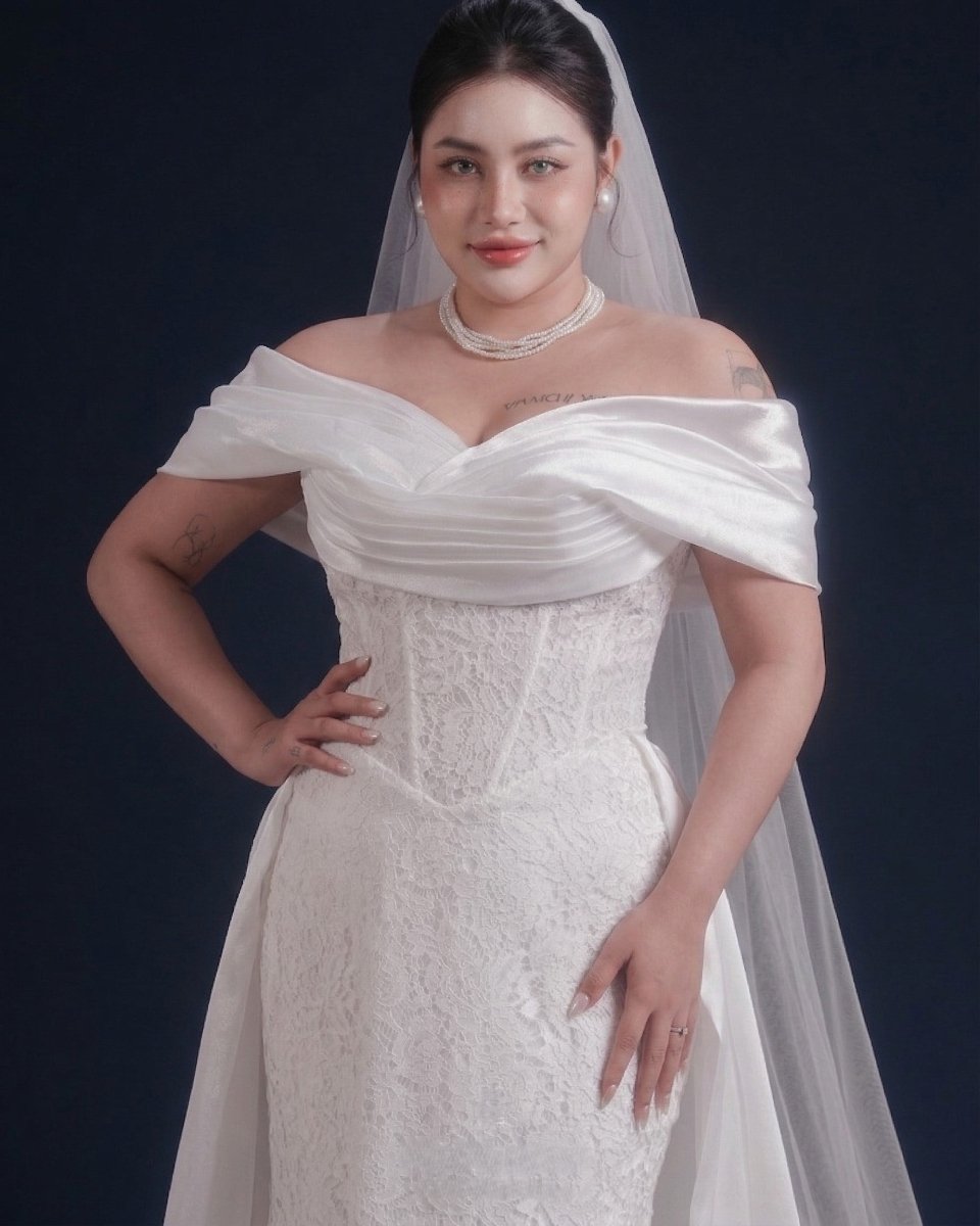 Elegant Plus Size Off - the - Shoulder Lace Corset Wedding Dress - Wedding Dress - SilqueBridal