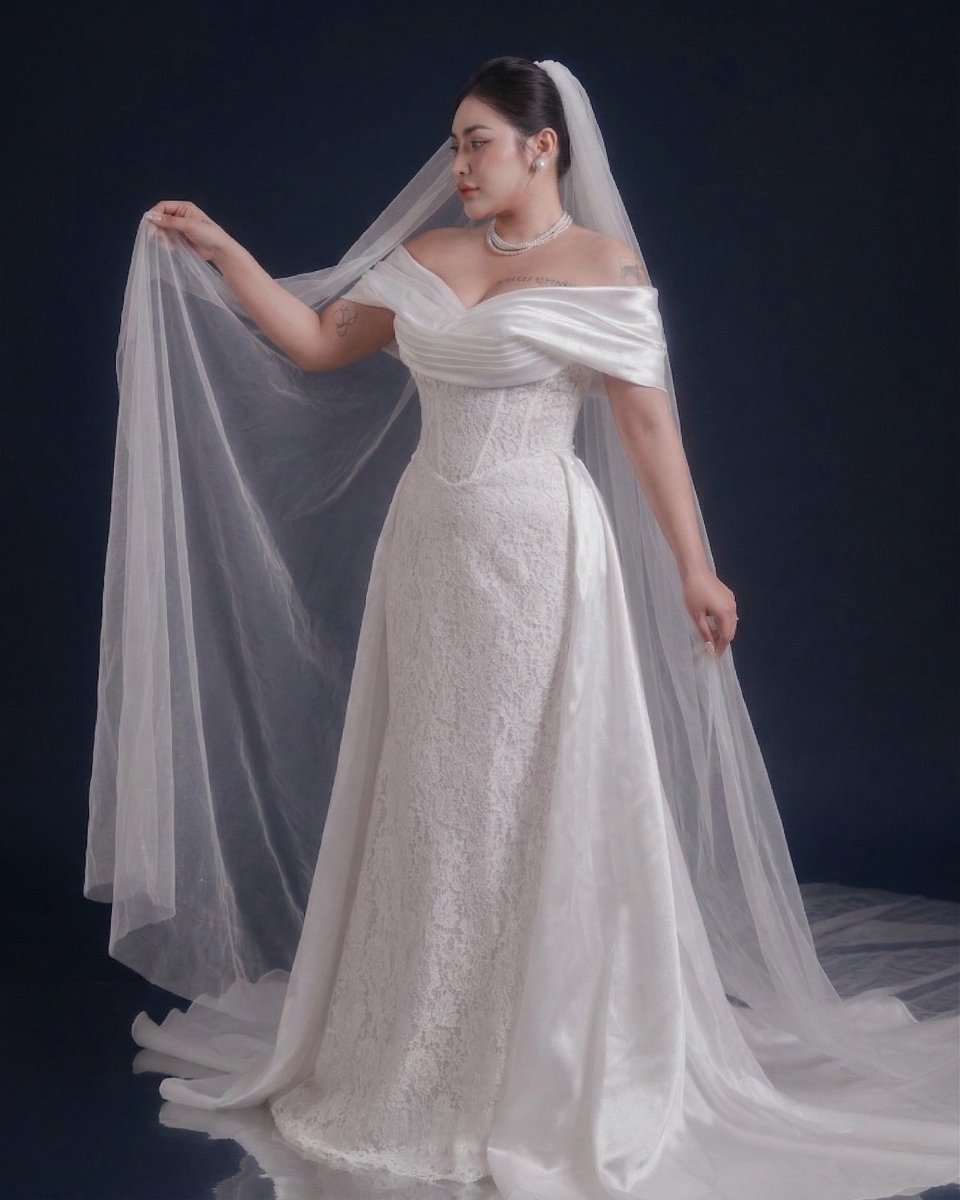 Elegant Plus Size Off - the - Shoulder Lace Corset Wedding Dress - Wedding Dress - SilqueBridal